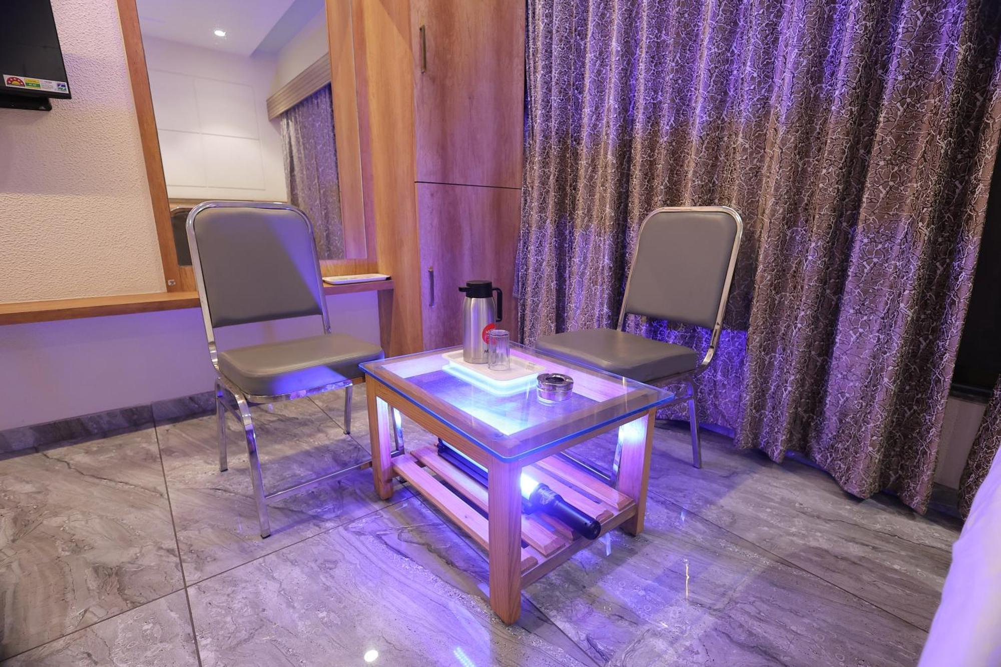 Hotel Horizon & Restaurant Сурат Экстерьер фото