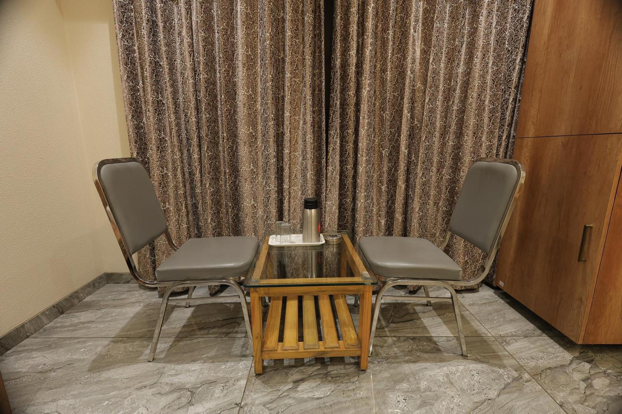 Hotel Horizon & Restaurant Сурат Экстерьер фото