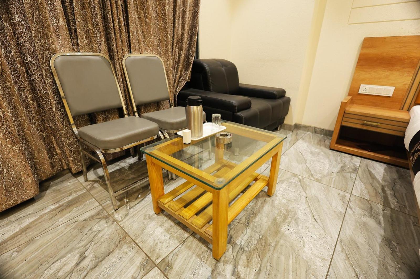 Hotel Horizon & Restaurant Сурат Экстерьер фото