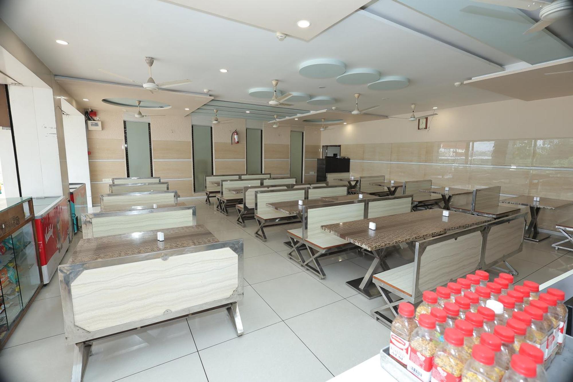 Hotel Horizon & Restaurant Сурат Экстерьер фото