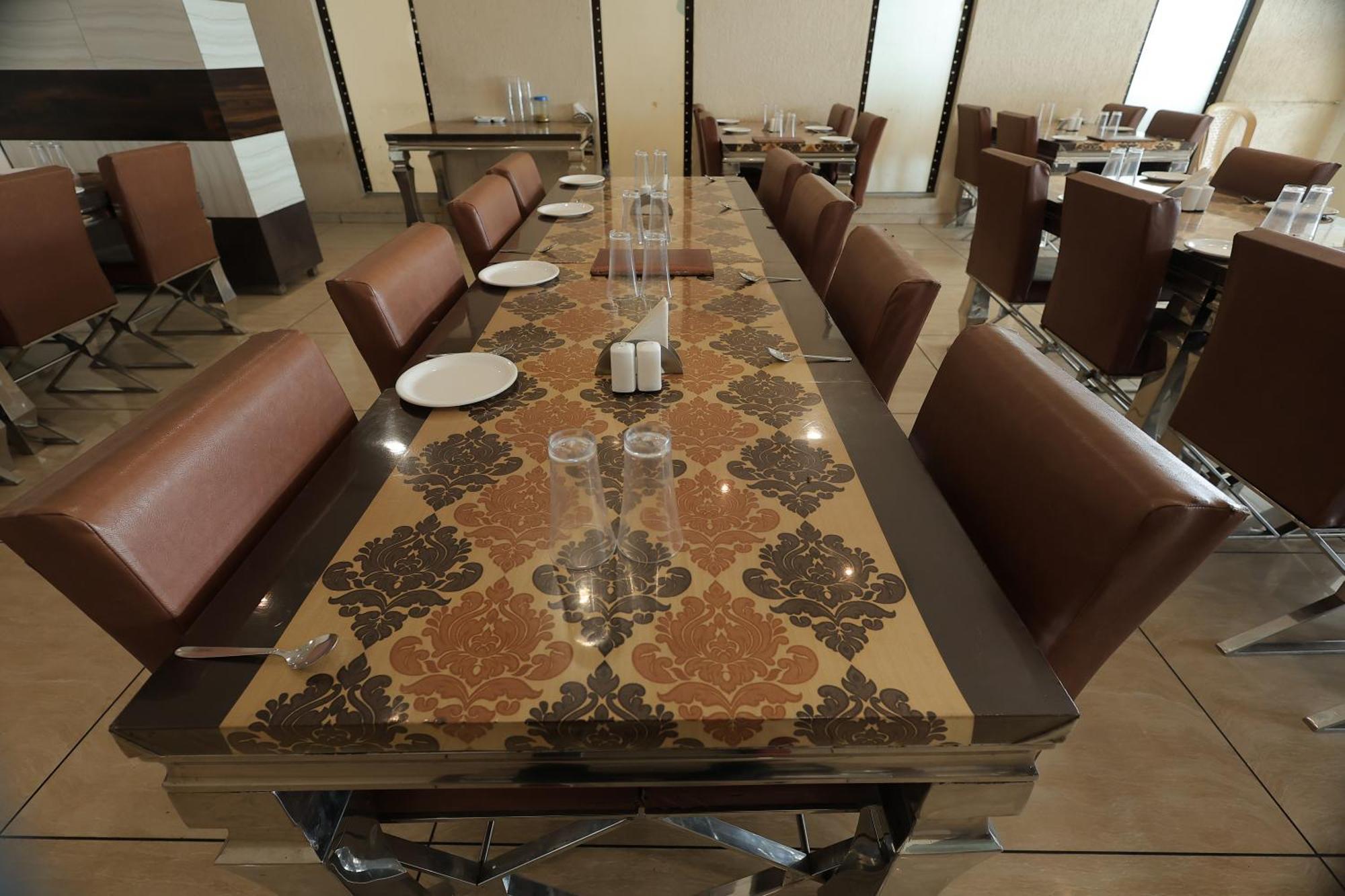 Hotel Horizon & Restaurant Сурат Экстерьер фото