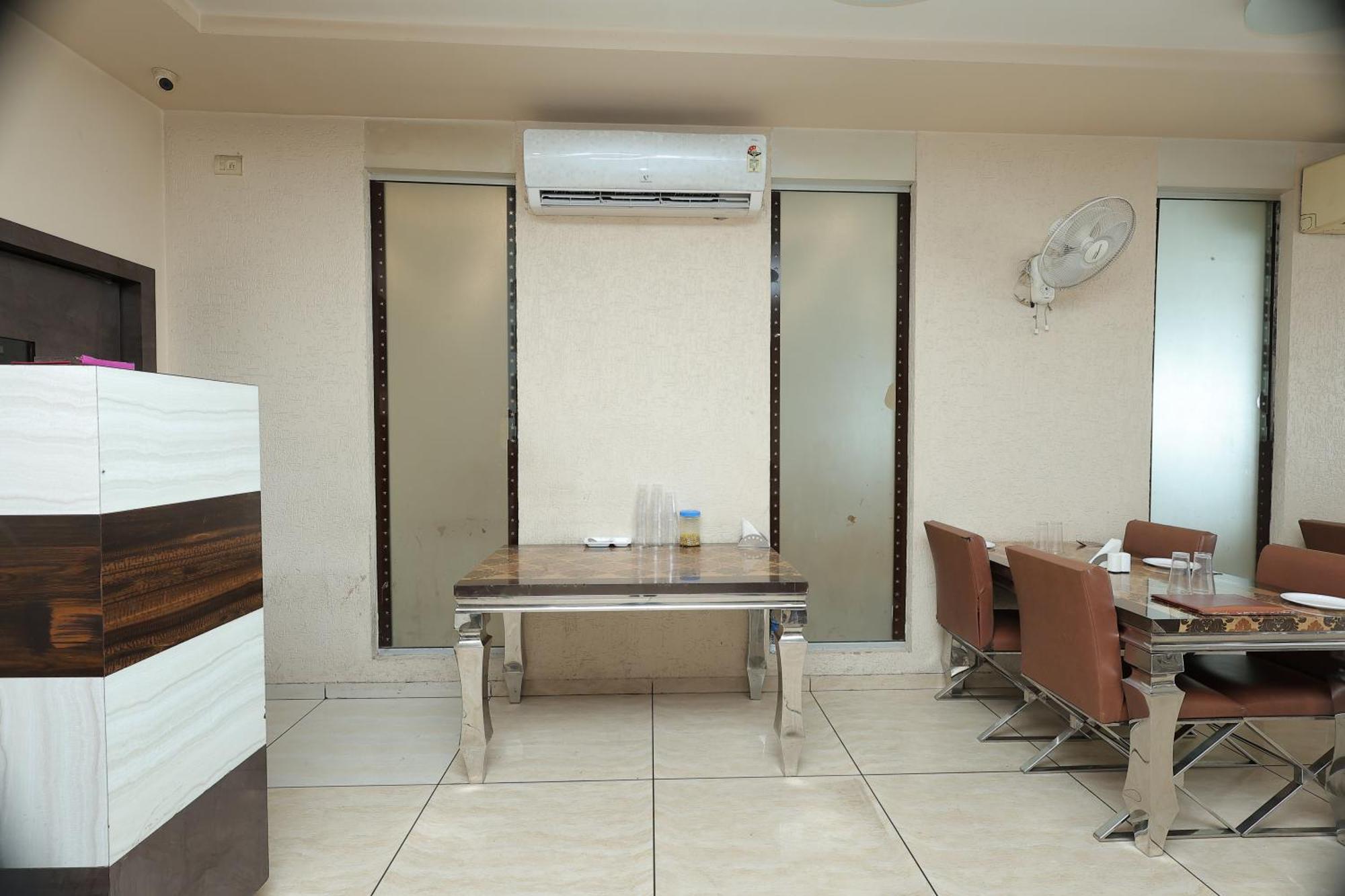Hotel Horizon & Restaurant Сурат Экстерьер фото