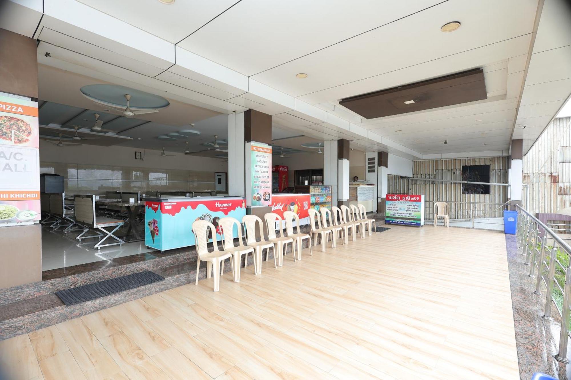 Hotel Horizon & Restaurant Сурат Экстерьер фото