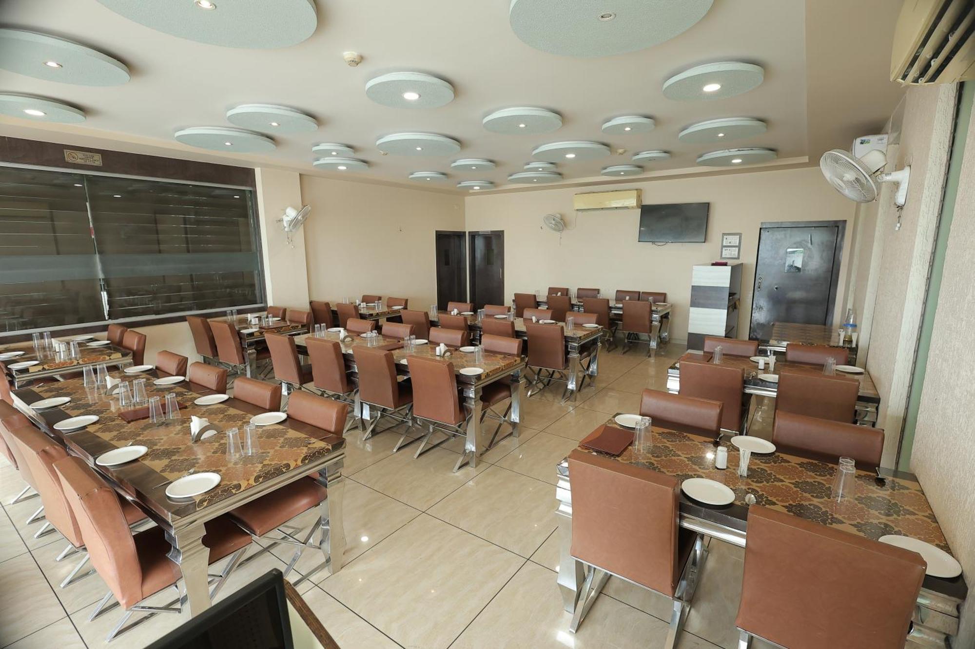 Hotel Horizon & Restaurant Сурат Экстерьер фото