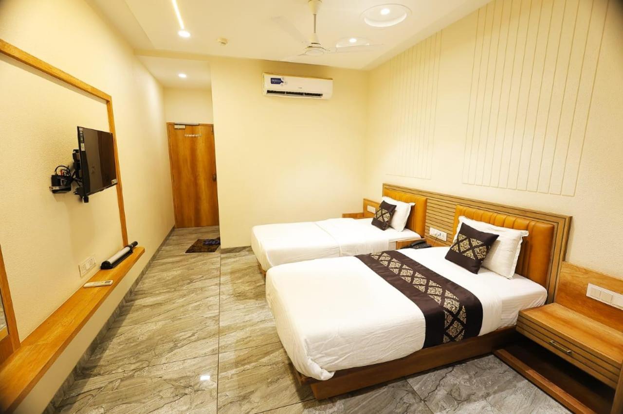 Hotel Horizon & Restaurant Сурат Экстерьер фото